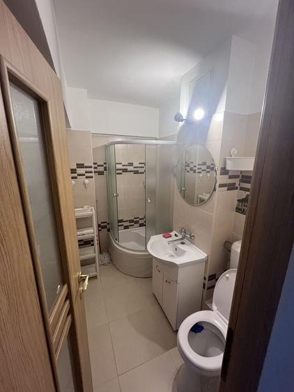 Garsonieră decomandată în Central