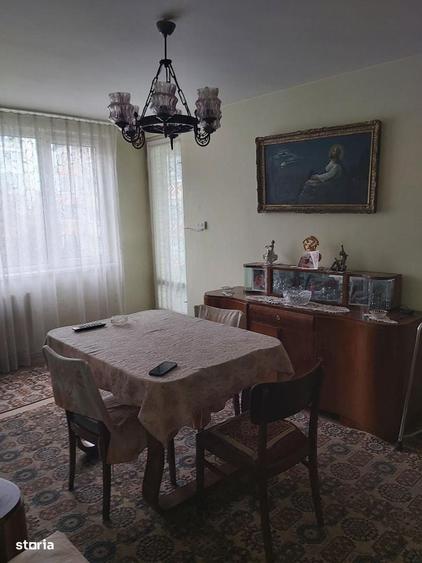 Apartament cu 3 camere semidecomandat în Centrul Civic