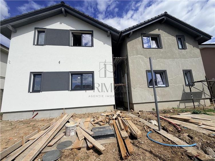 Duplex cu 4 camere cu Canalizare în Urseni