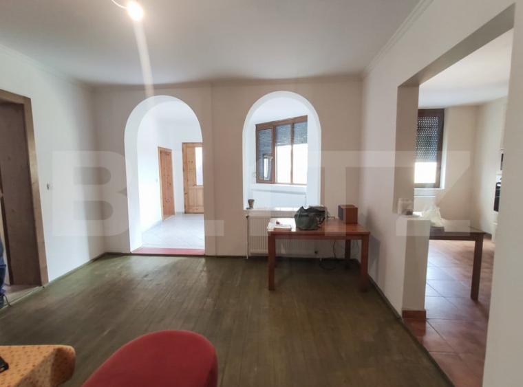 Casă cu 5 camere cu Teren 598 Mp în Central