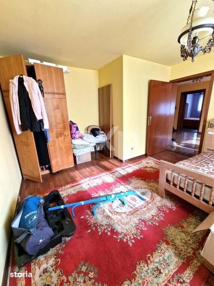 Casă cu 10 camere cu Teren 1100 Mp în Gura Șuții