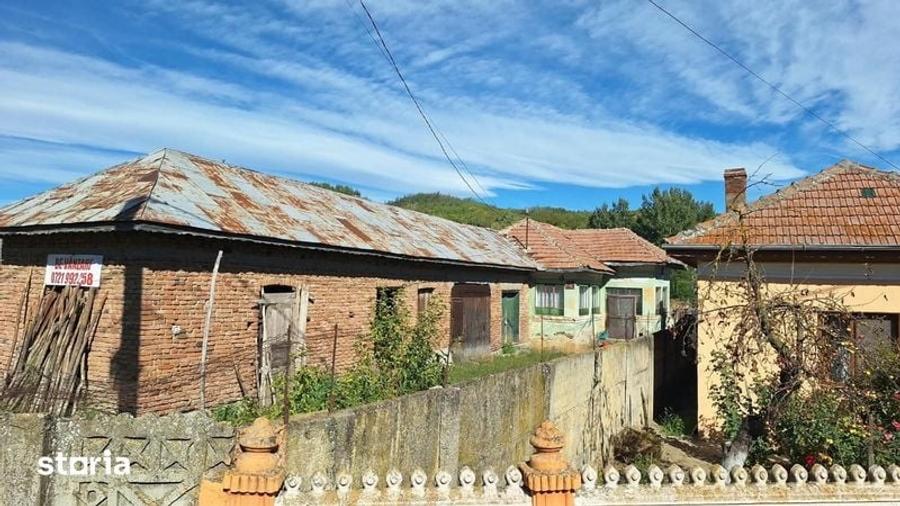 Casă cu 4 camere cu Teren 110 Mp în Orlești
