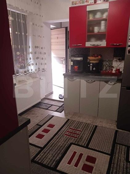Apartament cu 3 camere semidecomandat, mobilat în Traian