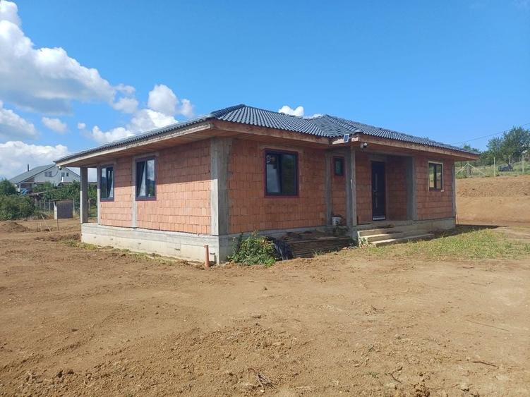 Casă cu 4 camere în Exterior Vest