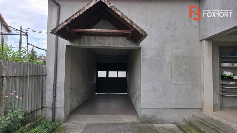 Casă individuală cu 6 camere cu Canalizare în Gătaia
