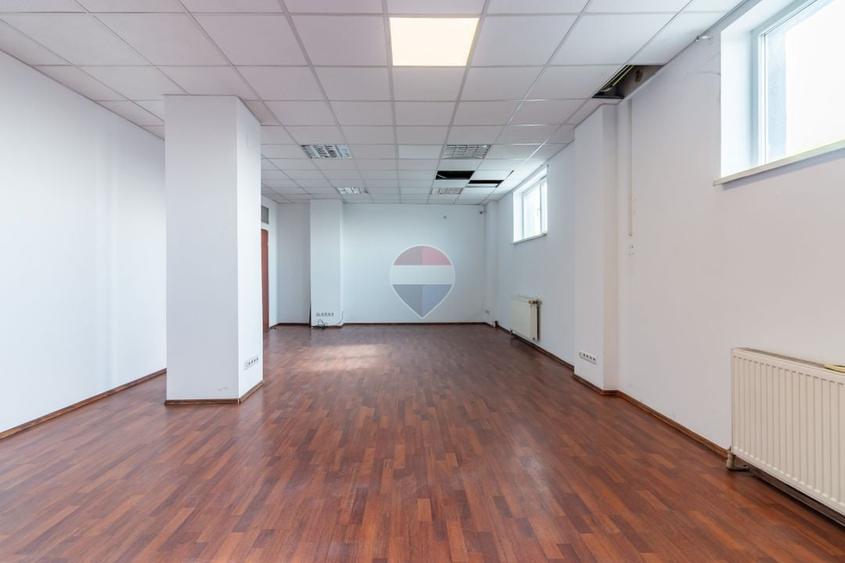 Spațiu industrial, de 1,550 mp, în Glina
