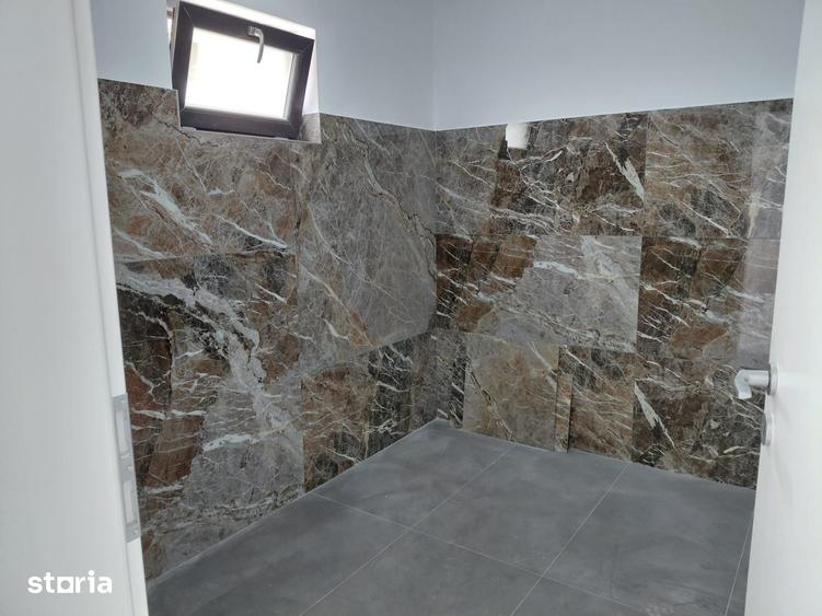 Casă cu 7 camere cu Teren 200 Mp în Central