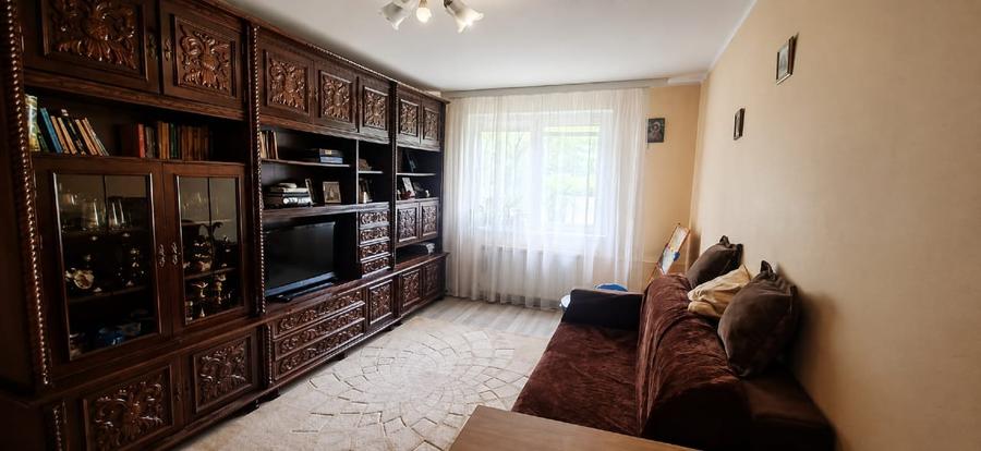 Apartament cu 2 camere semidecomandat în Berceni