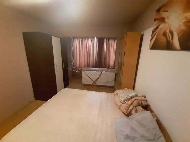 Apartament cu 3 camere semidecomandat în Drumul Taberei