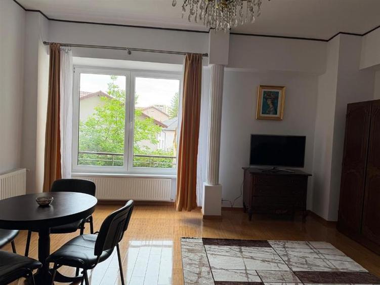 Apartament cu 2 camere decomandat, mobilat în Centrul Civic