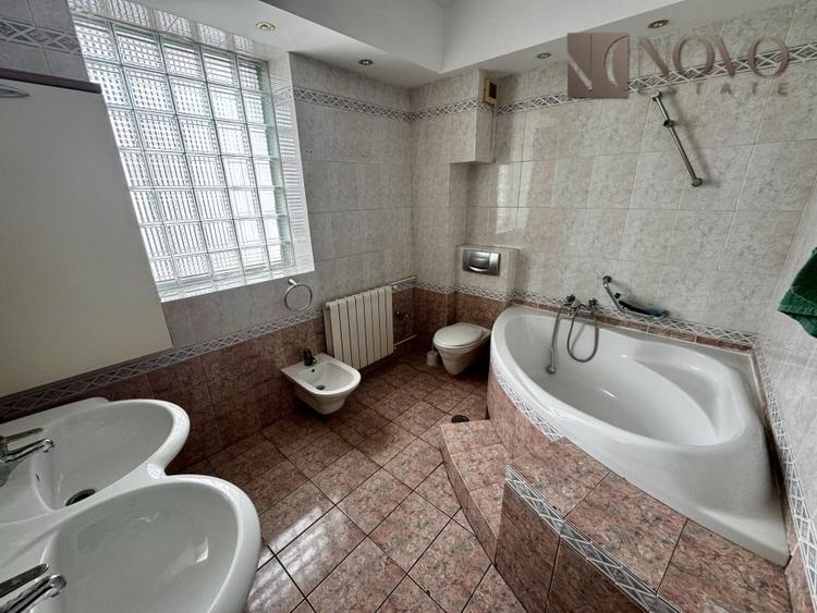 Duplex cu 8 camere cu Canalizare în Băneasa