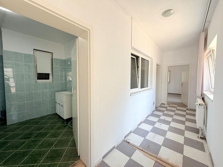 Casă individuală cu 8 camere cu Canalizare în Elisabetin