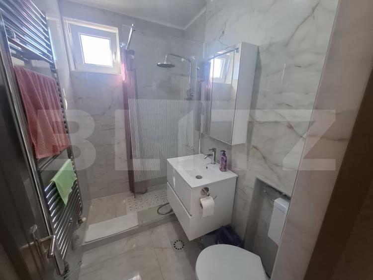 Apartament cu 3 camere semidecomandat, mobilat în Cloșca