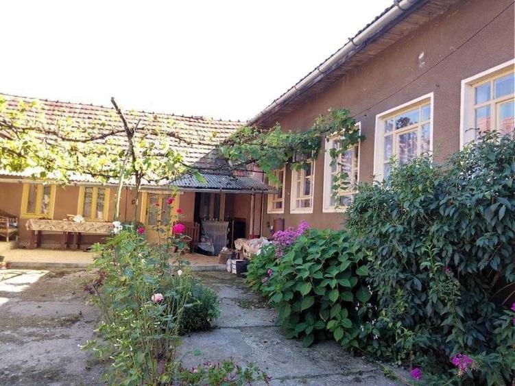 Casă cu 4 camere în Buhani