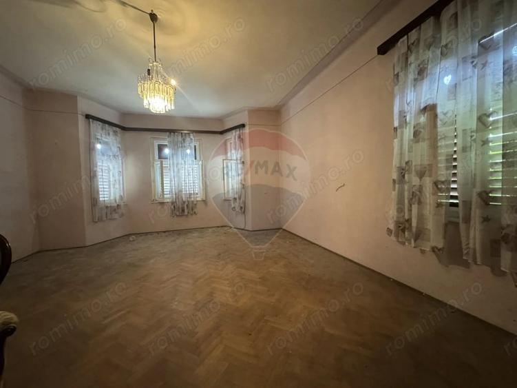 Casă cu Teren 862 Mp în Central