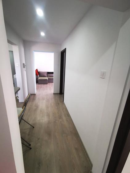 Apartament cu 3 camere decomandat în Aeroport