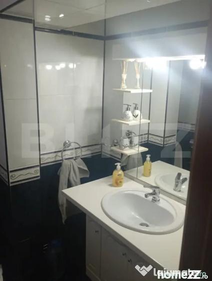 Apartament cu 4 camere decomandat în Cetate