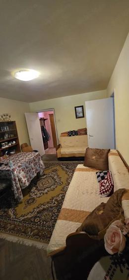 Apartament cu 3 camere semidecomandat în Tomis Nord
