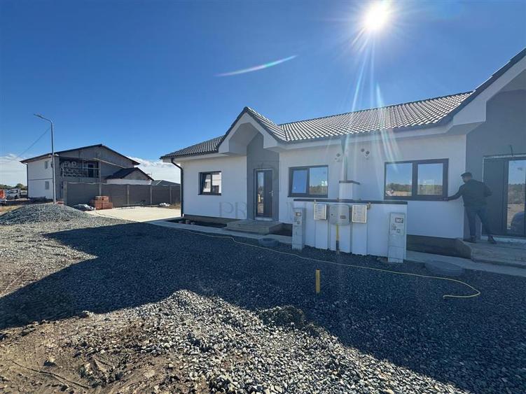 Duplex cu 3 camere cu Teren 350 Mp în Bucovăț (Remetea Mare)