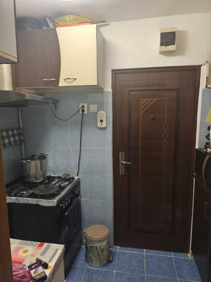 Apartament cu 2 camere semidecomandat în Tractorul