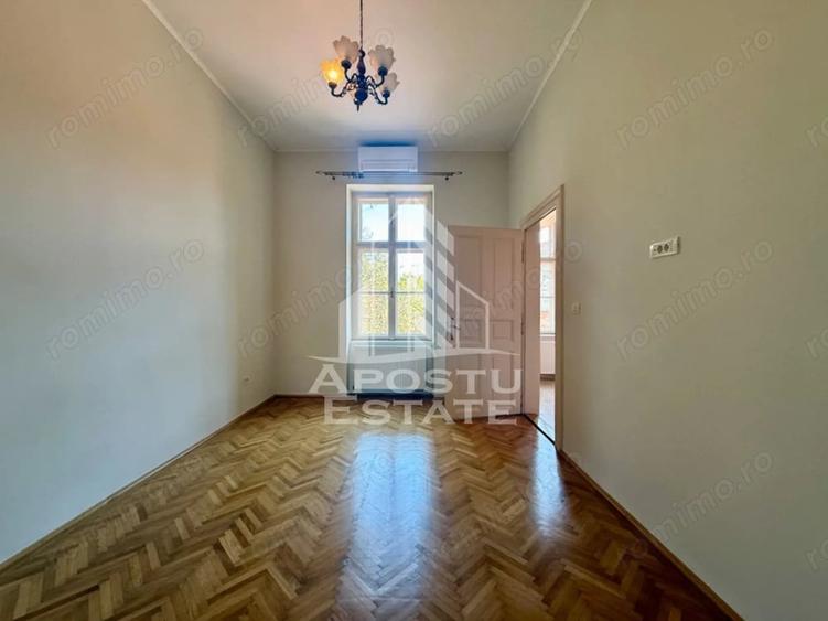 Apartament cu 5 camere decomandat în Sinaia