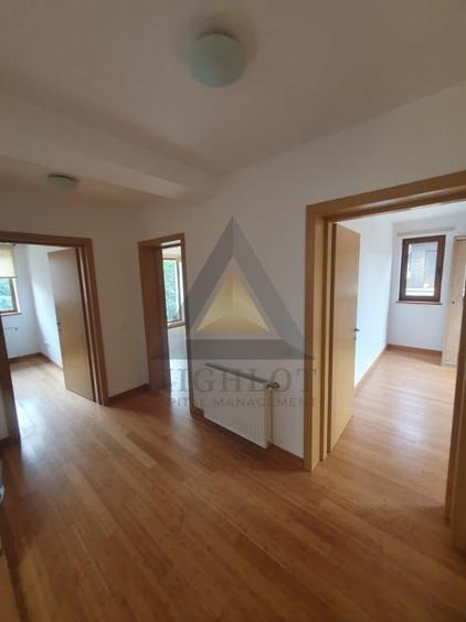 Duplex cu 6 camere cu Piscina în Iancu Nicolae