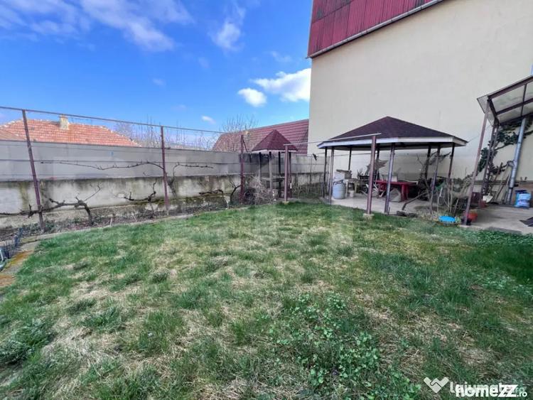 Casă cu 7 camere cu Teren 430 Mp în Gruia
