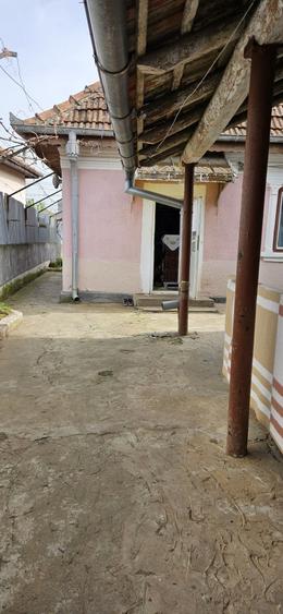 Casă cu 4 camere în Șimian