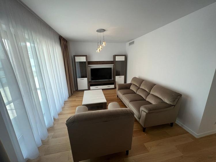 Apartament cu 2 camere decomandat, mobilat în P-ta Presei Libere