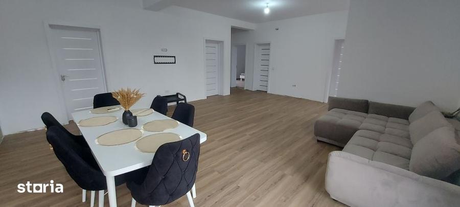 Casă cu 4 camere cu Teren 428 Mp în Periș
