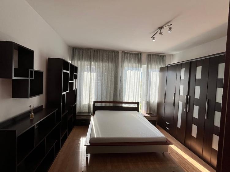 Apartament cu 3 camere decomandat, mobilat în Central