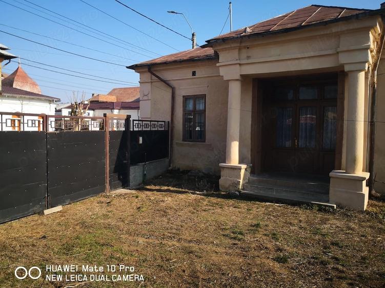 Casă cu Teren 1100 Mp în Central