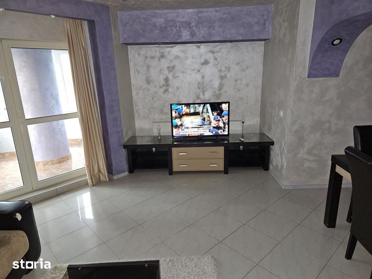 Apartament cu 3 camere decomandat în Calea București
