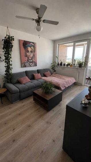 Apartament cu 3 camere decomandat în Exterior Vest