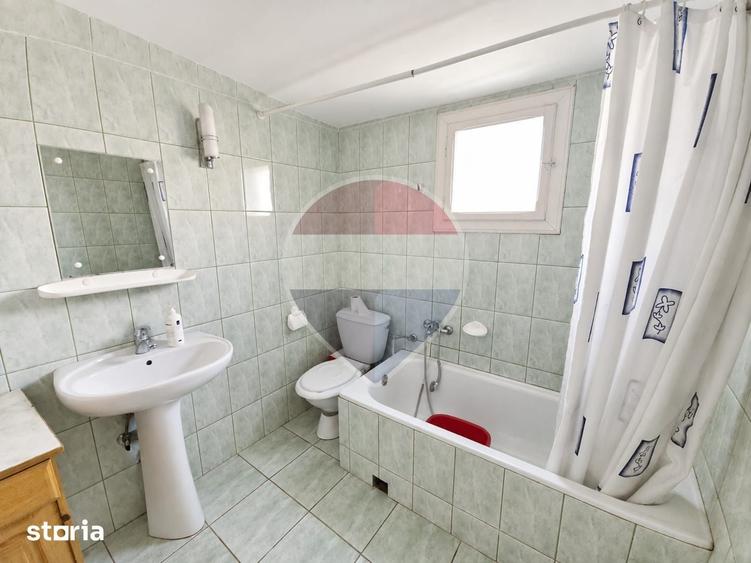 Casă cu 5 camere cu Teren 370 Mp în Central