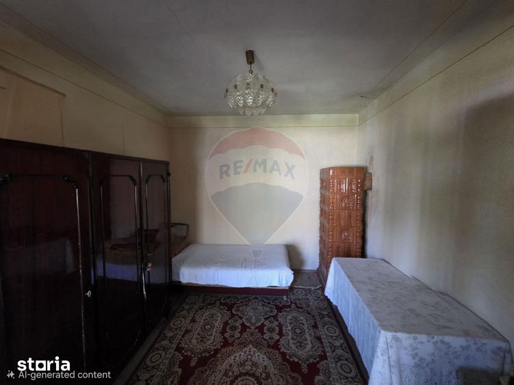Casă cu 4 camere cu Teren 2880 Mp în Giulvăz