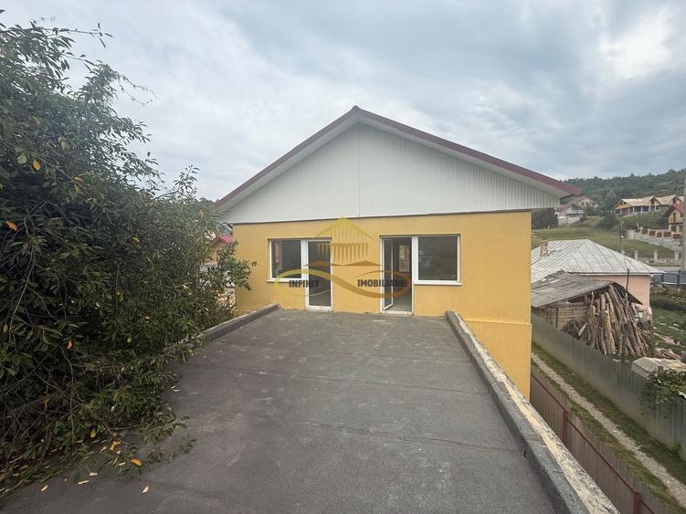 Casă individuală cu 5 camere cu Canalizare în Luncani