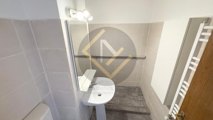 Apartament cu 3 camere semidecomandat în Obor