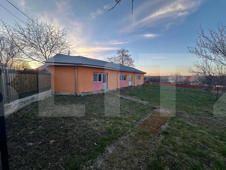 Casă individuală cu 3 camere cu Canalizare în Broscăuți