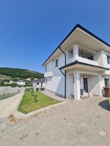 Casă cu 3 camere cu Teren 550 Mp în Câmpenești