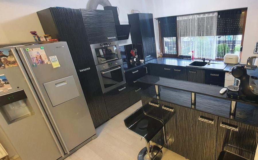Casă cu 4 camere cu Teren 120 Mp în 1 Decembrie