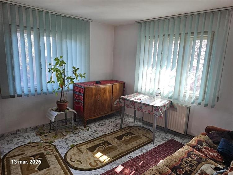 Apartament cu 3 camere decomandat în Podul de Piatră