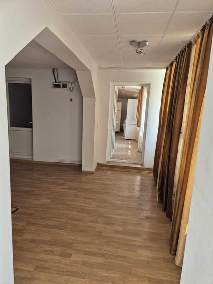 Casă cu 4 camere în Berceni