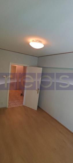 Apartament cu 3 camere decomandat în Tineretului