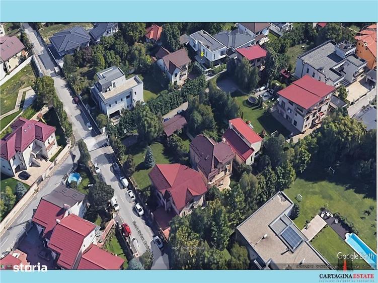 Teren de 2300 mp, în Central