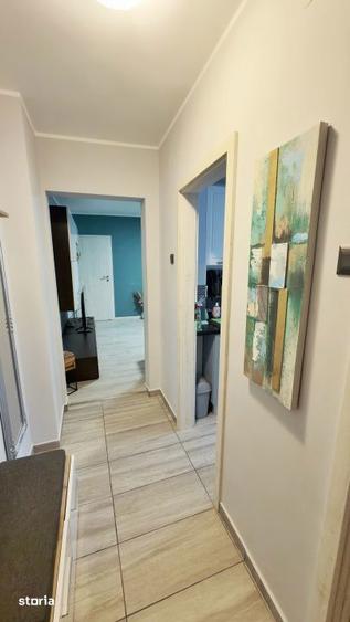 Apartament cu 3 camere semidecomandat, mobilat în Tei