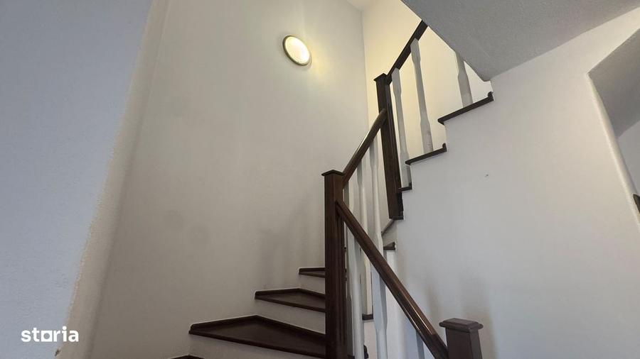 Casă cu 4 camere cu Teren 250 Mp în Central