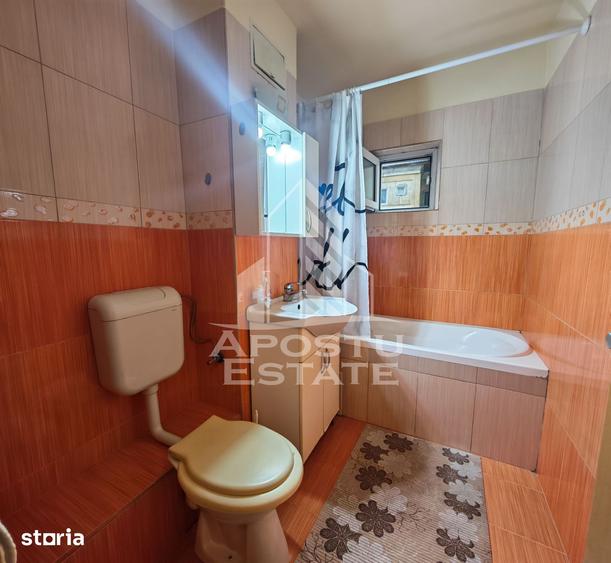 Apartament cu 3 camere semidecomandat, mobilat în Aradului