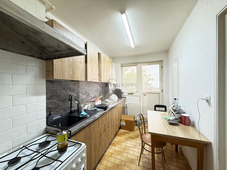 Apartament cu 3 camere semidecomandat, mobilat în Gheorgheni
