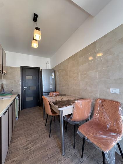 Apartament cu 3 camere decomandat, mobilat în Lujerului